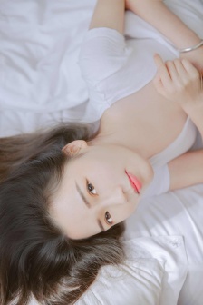 我和年轻的女教师观看